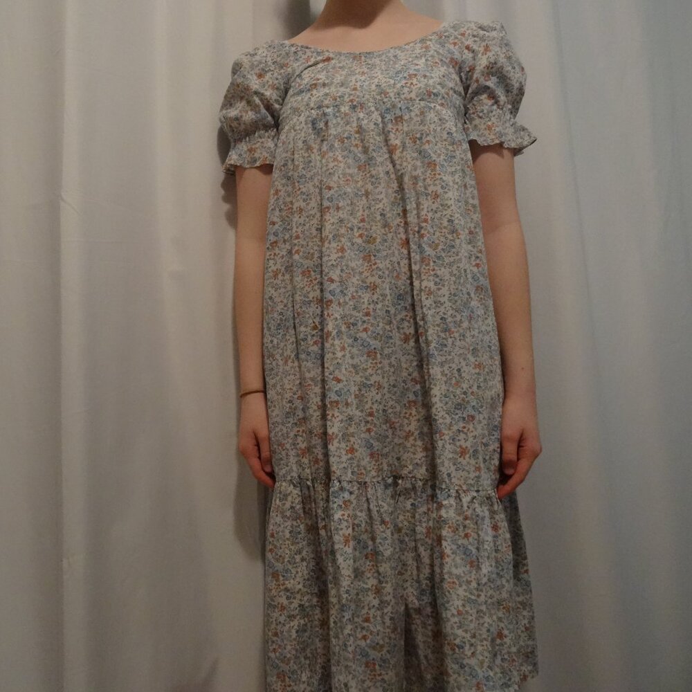 girl's cute vintage floral prairie dress